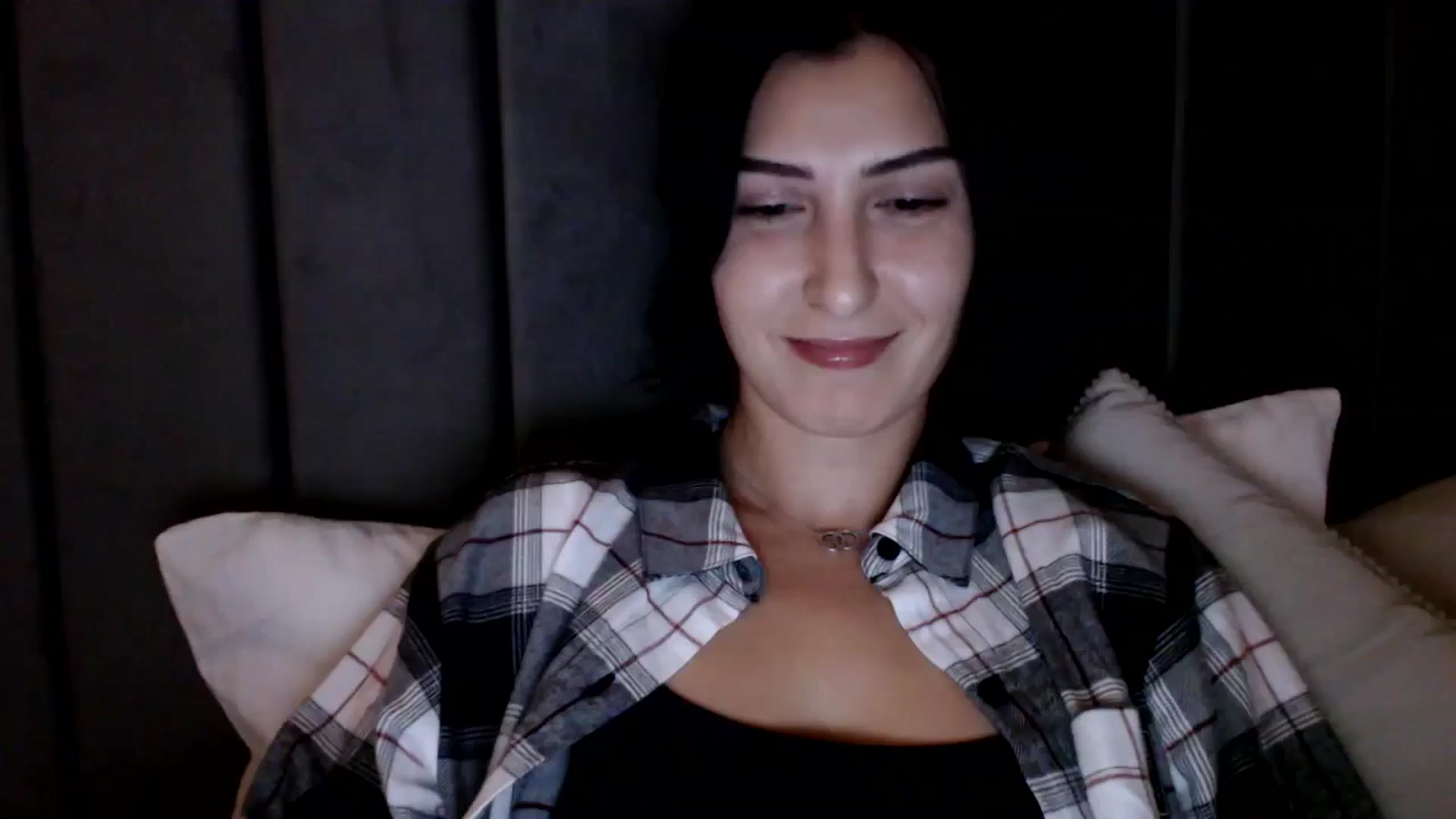Gallery image thumbnail from LavIson's myfreecams stream on, 12/14/2024, 18:39 image 3 of 20