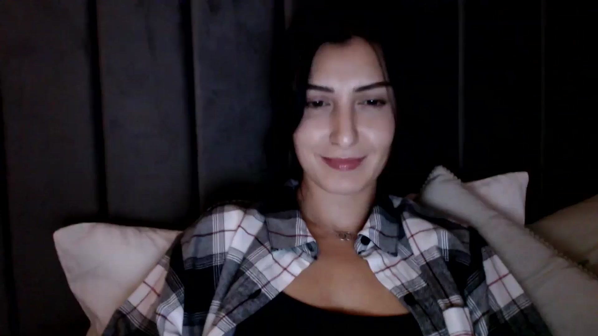 Gallery image thumbnail from LavIson's myfreecams stream on, 12/14/2024, 18:39 image 13 of 20