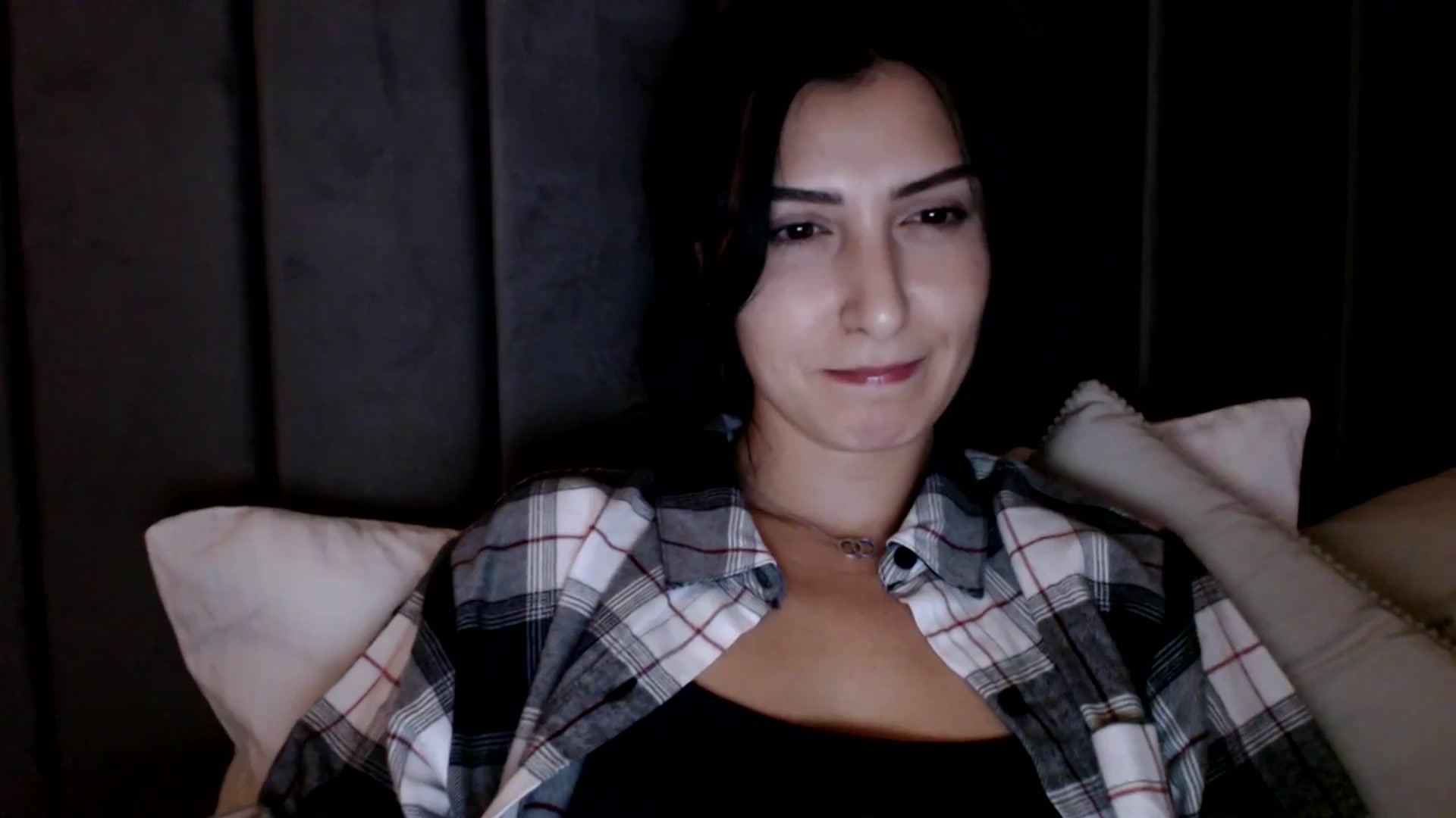 Gallery image thumbnail from LavIson's myfreecams stream on, 12/14/2024, 18:39 image 11 of 20