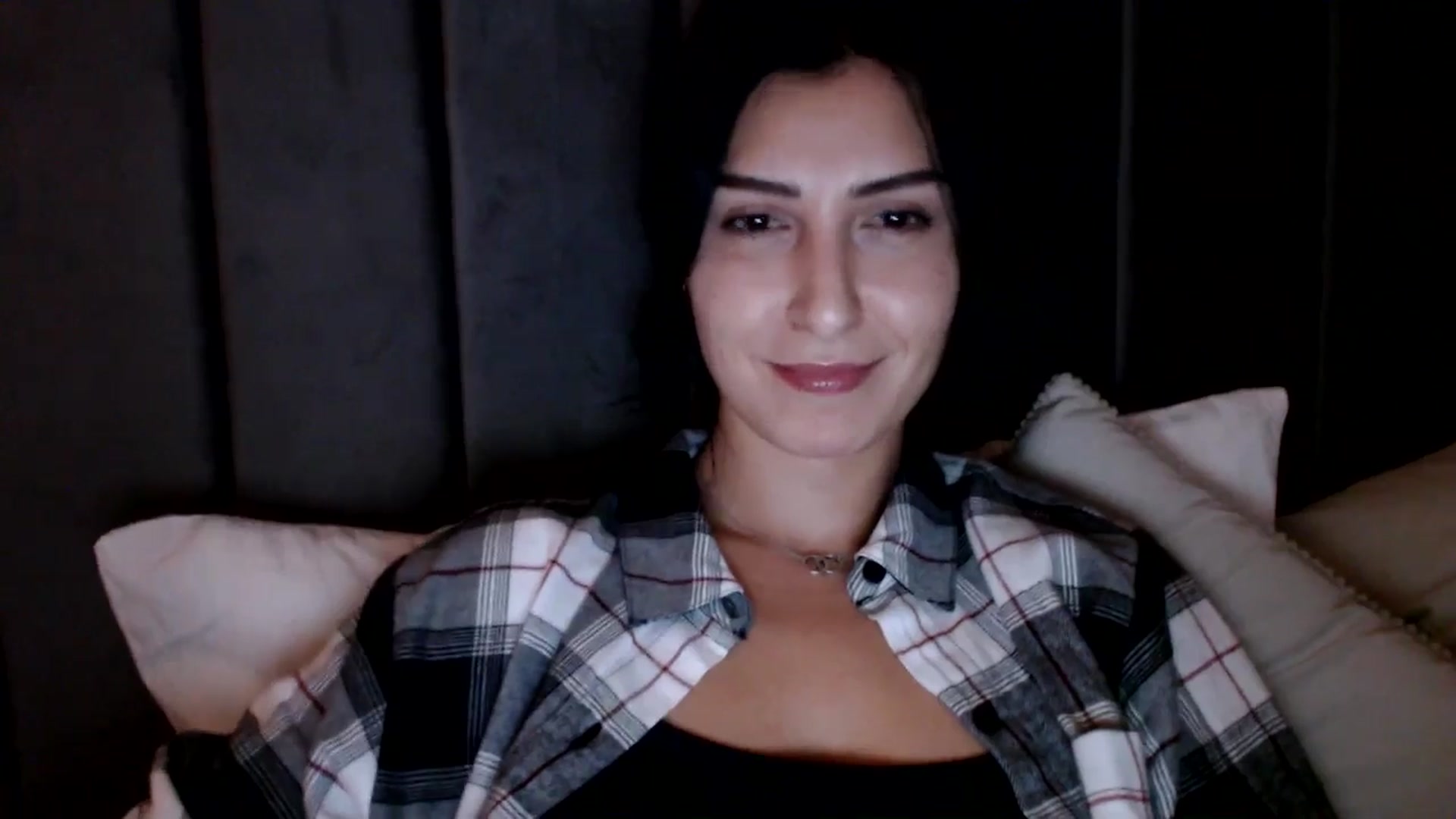 Gallery image thumbnail from LavIson's myfreecams stream on, 12/14/2024, 18:39 image 17 of 20