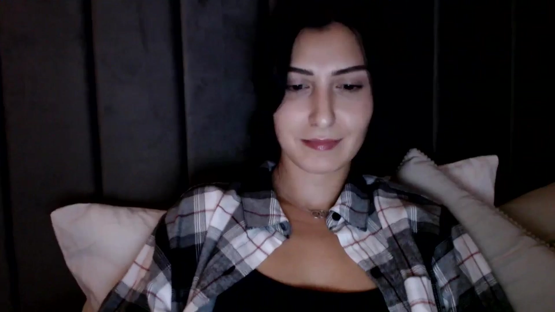 Gallery image thumbnail from LavIson's myfreecams stream on, 12/14/2024, 18:39 image 6 of 20