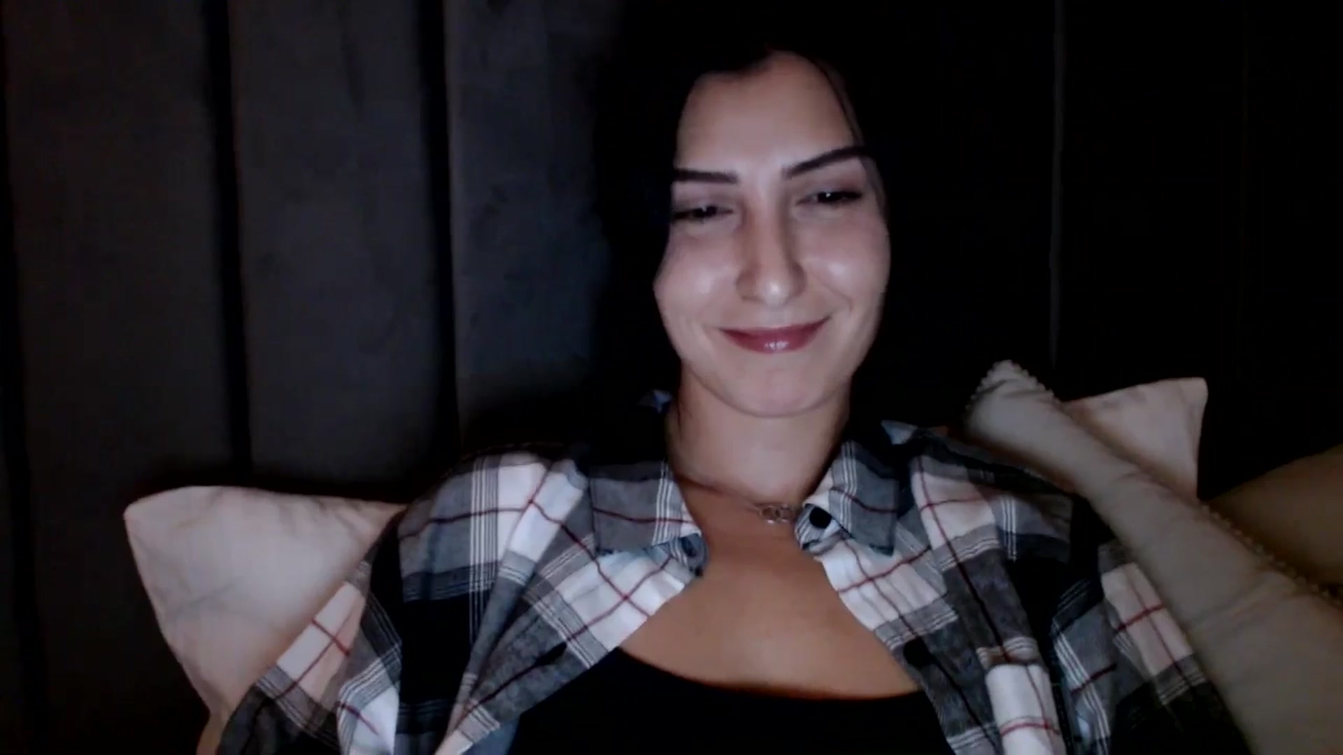 Gallery image thumbnail from LavIson's myfreecams stream on, 12/14/2024, 18:39 image 8 of 20