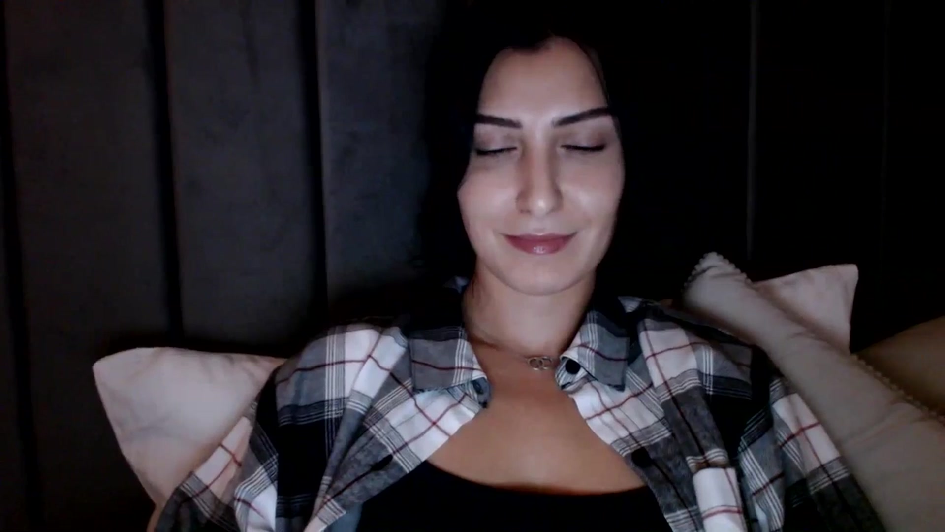 Gallery image thumbnail from LavIson's myfreecams stream on, 12/14/2024, 18:39 image 4 of 20