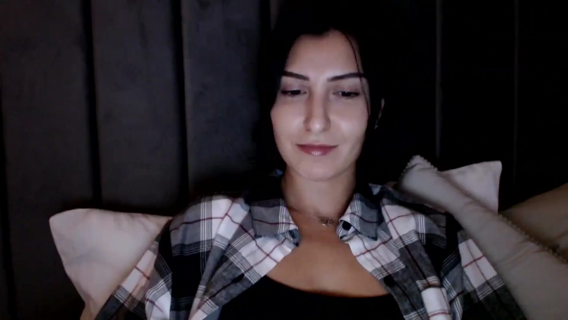 Gallery image thumbnail from LavIson's myfreecams stream on, 12/14/2024, 18:39 image 14 of 20