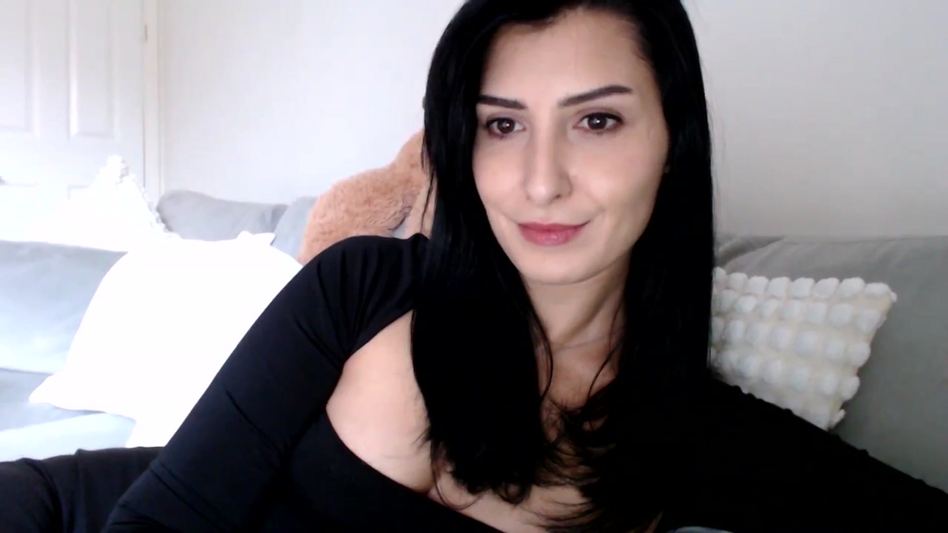 Gallery image thumbnail from LavIson's myfreecams stream on, 12/16/2024, 15:01 image 2 of 20