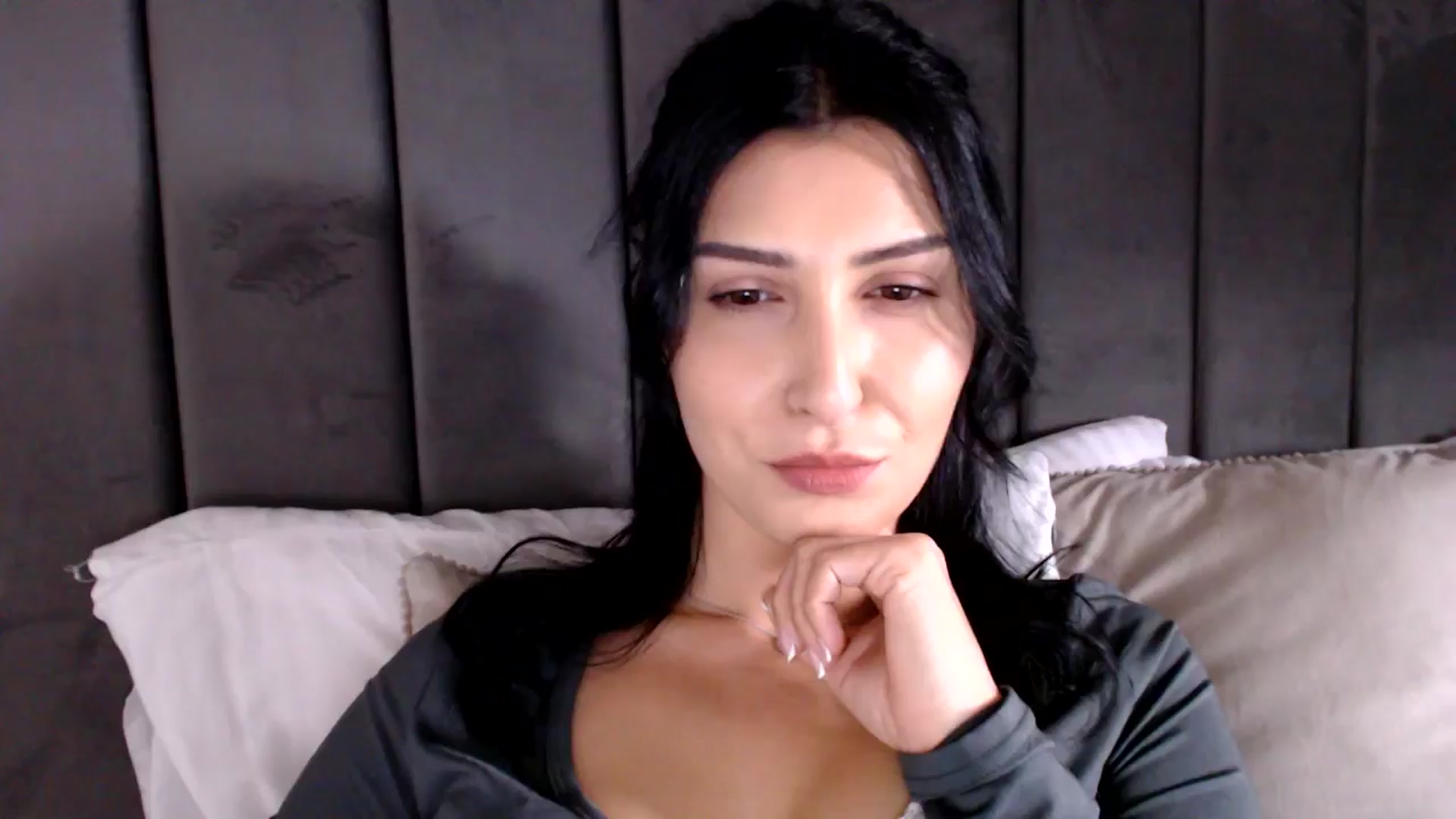 Gallery image thumbnail from LavIson's myfreecams stream on, 12/18/2024, 12:03 image 7 of 20