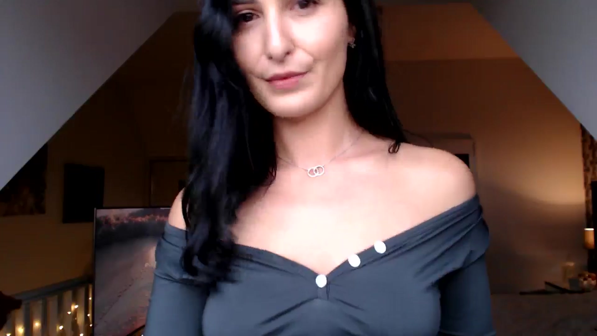 Gallery image thumbnail from LavIson's myfreecams stream on, 12/18/2024, 13:43 image 4 of 20