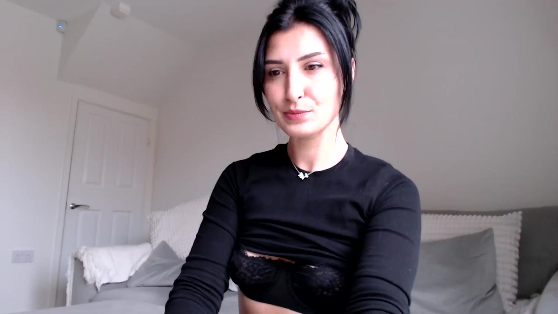 Gallery image thumbnail from LavIson's myfreecams stream on, 01/08/2025, 13:56 image 17 of 20