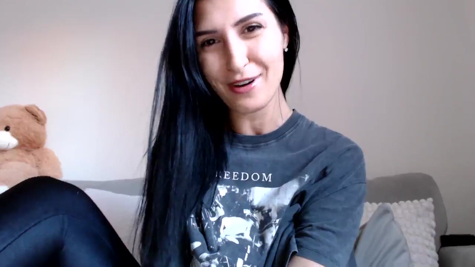 Gallery image thumbnail from LavIson's myfreecams stream on, 01/09/2025, 14:39 image 13 of 20