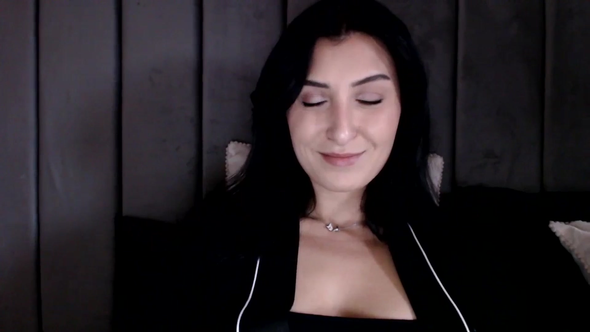 Gallery image thumbnail from LavIson's myfreecams stream on, 01/13/2025, 11:13 image 16 of 20