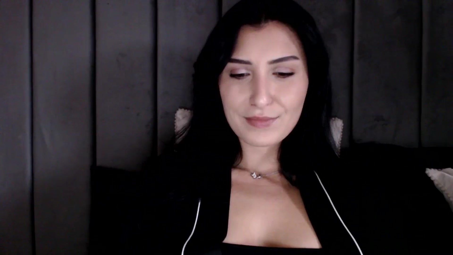 Gallery image thumbnail from LavIson's myfreecams stream on, 01/13/2025, 11:13 image 14 of 20