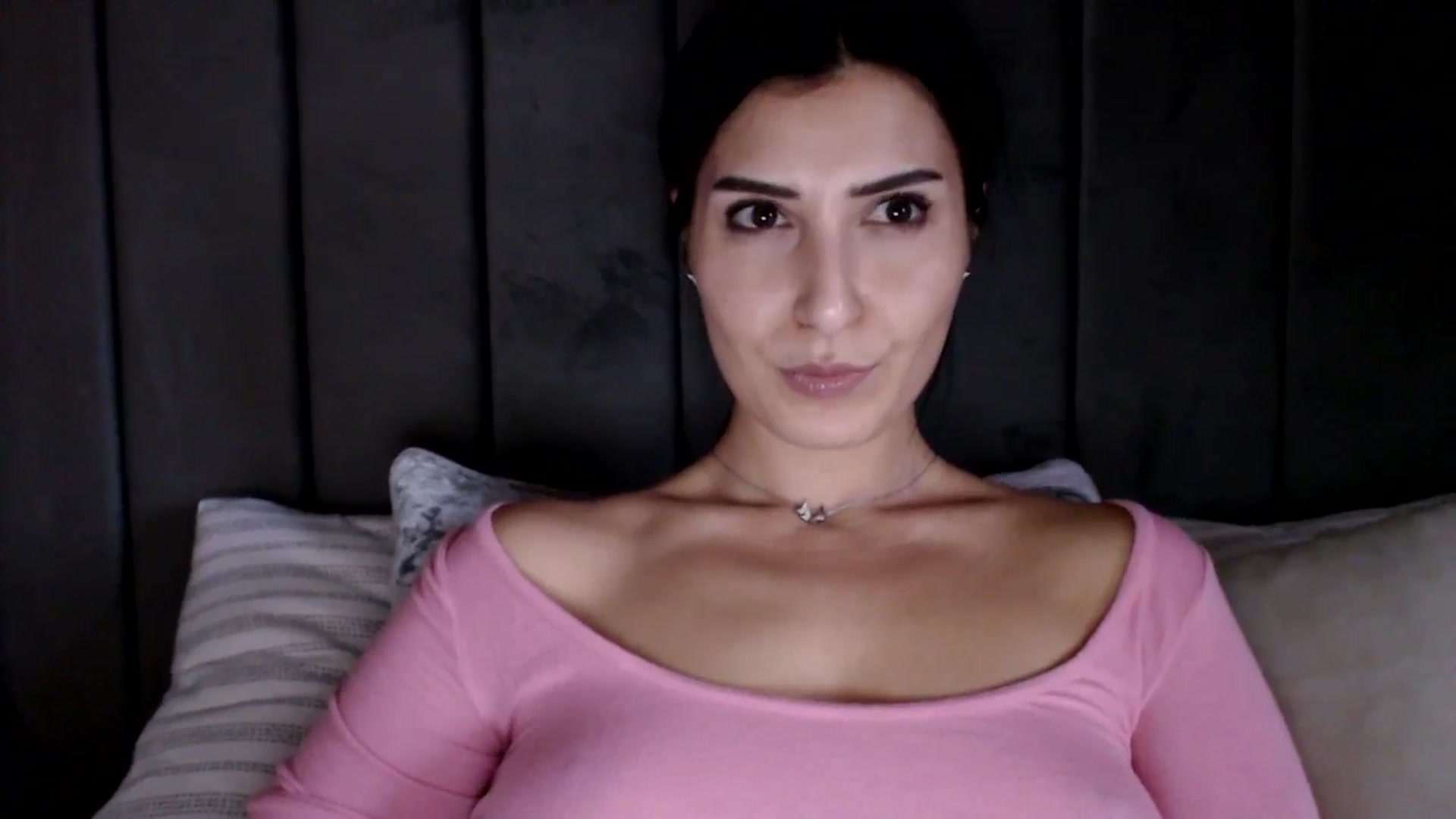 Gallery image thumbnail from LavIson's myfreecams stream on, 02/07/2025, 14:49 image 13 of 20