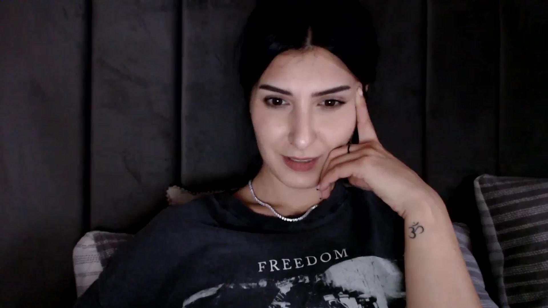 Gallery image thumbnail from LavIson's myfreecams stream on, 02/10/2025, 15:14 image 2 of 20