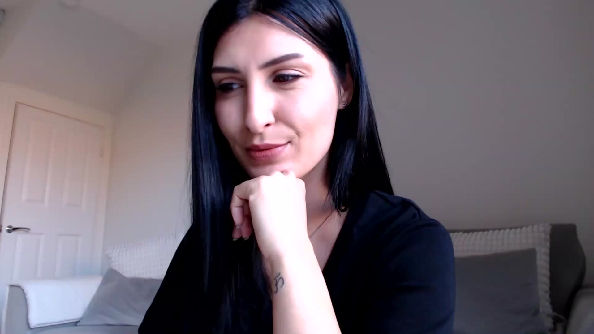 Gallery image thumbnail from LavIson's myfreecams stream on, 03/05/2025, 12:45 image 18 of 20