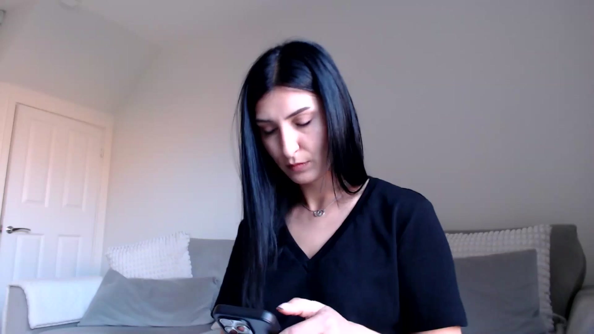 Gallery image thumbnail from LavIson's myfreecams stream on, 03/05/2025, 12:45 image 15 of 20