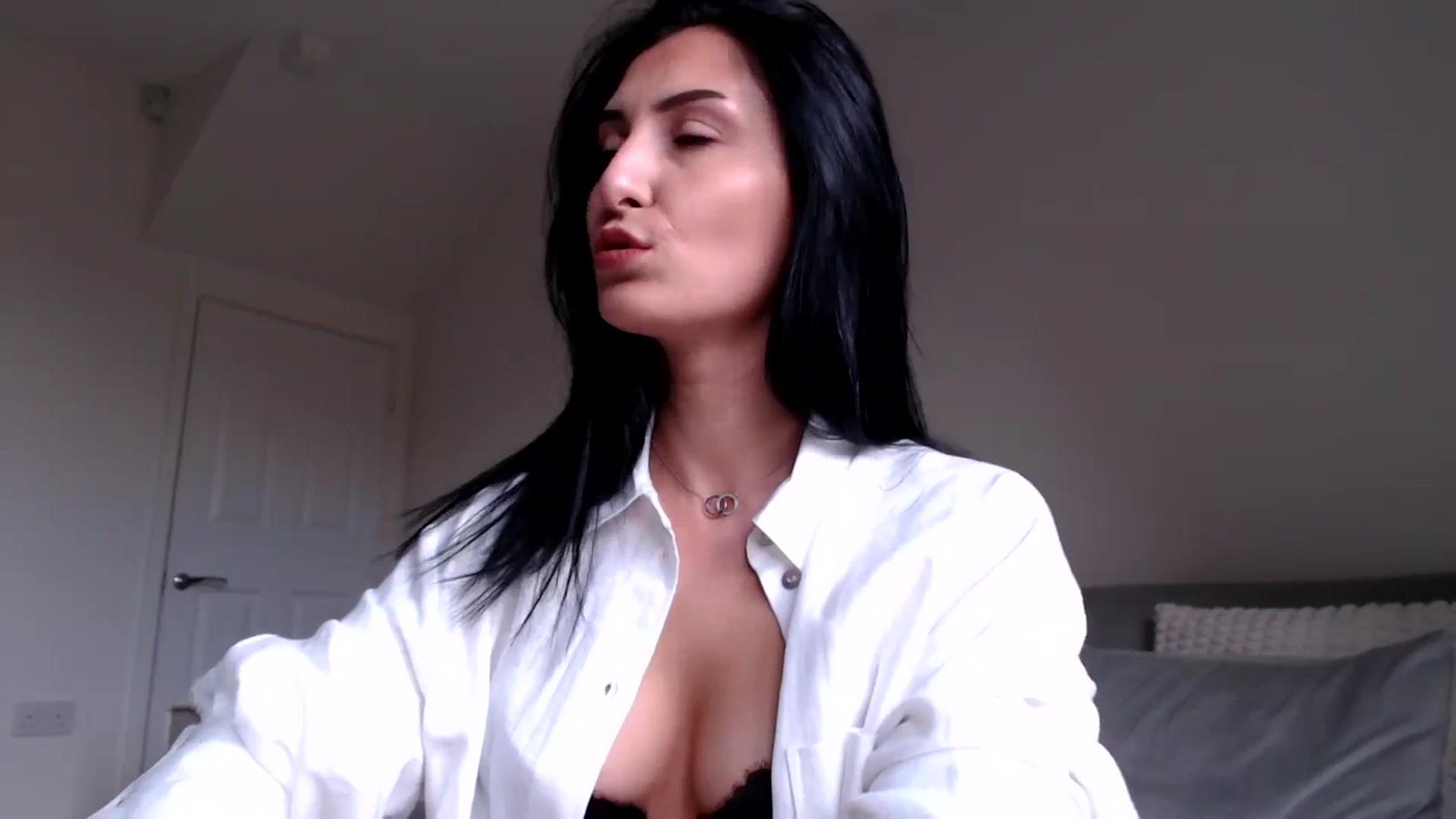 Gallery image thumbnail from LavIson's myfreecams stream on, 03/06/2025, 14:45 image 18 of 20