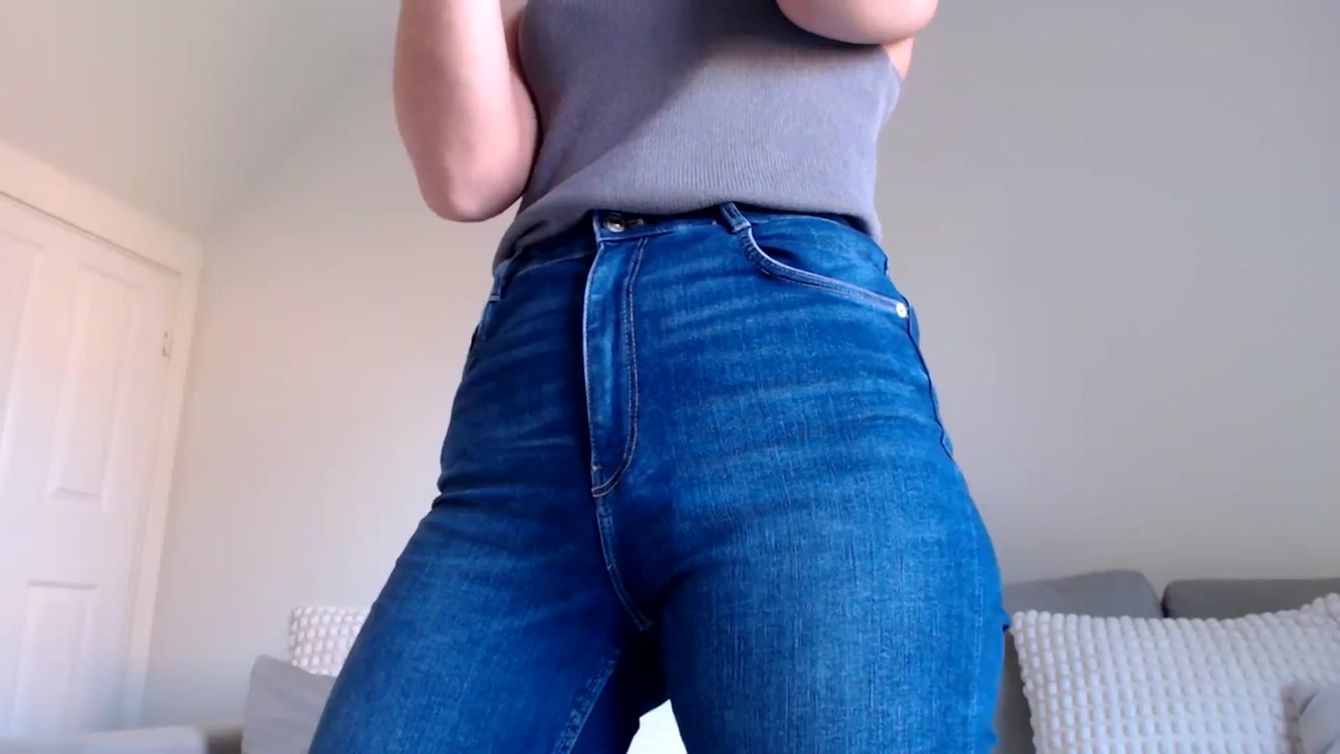 Gallery image thumbnail from LavIson's myfreecams stream on, 03/19/2025, 11:02 image 9 of 20