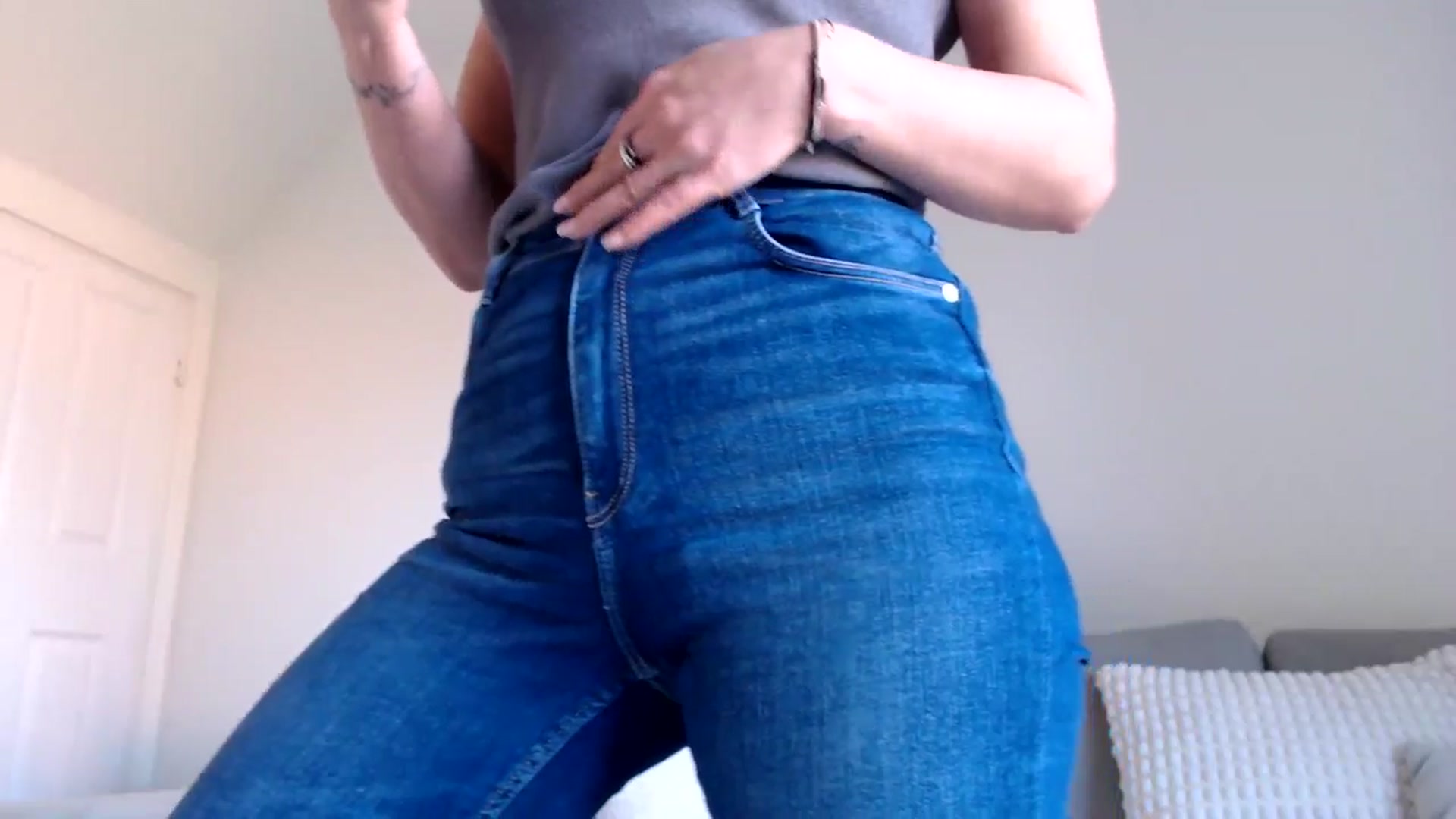 Gallery image thumbnail from LavIson's myfreecams stream on, 03/19/2025, 11:02 image 6 of 20