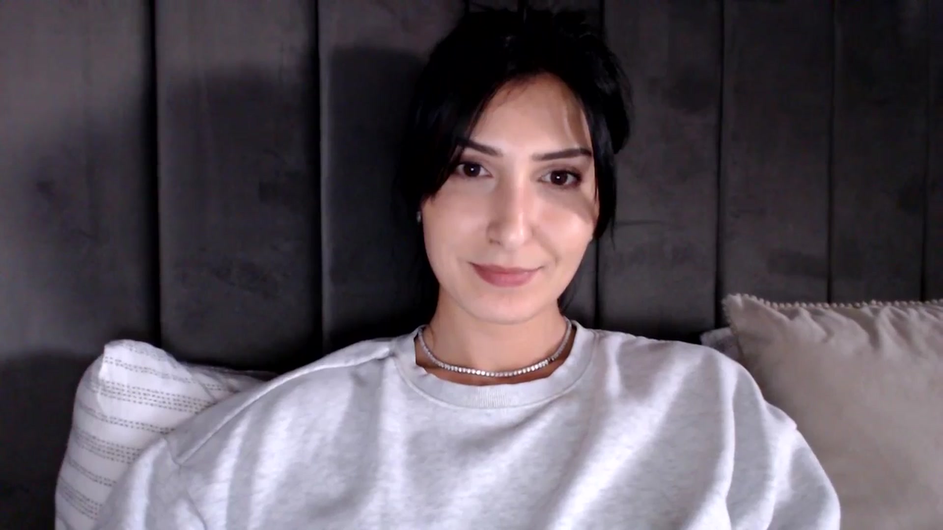 Gallery image thumbnail from LavIson's myfreecams stream on, 03/19/2025, 16:47 image 16 of 20