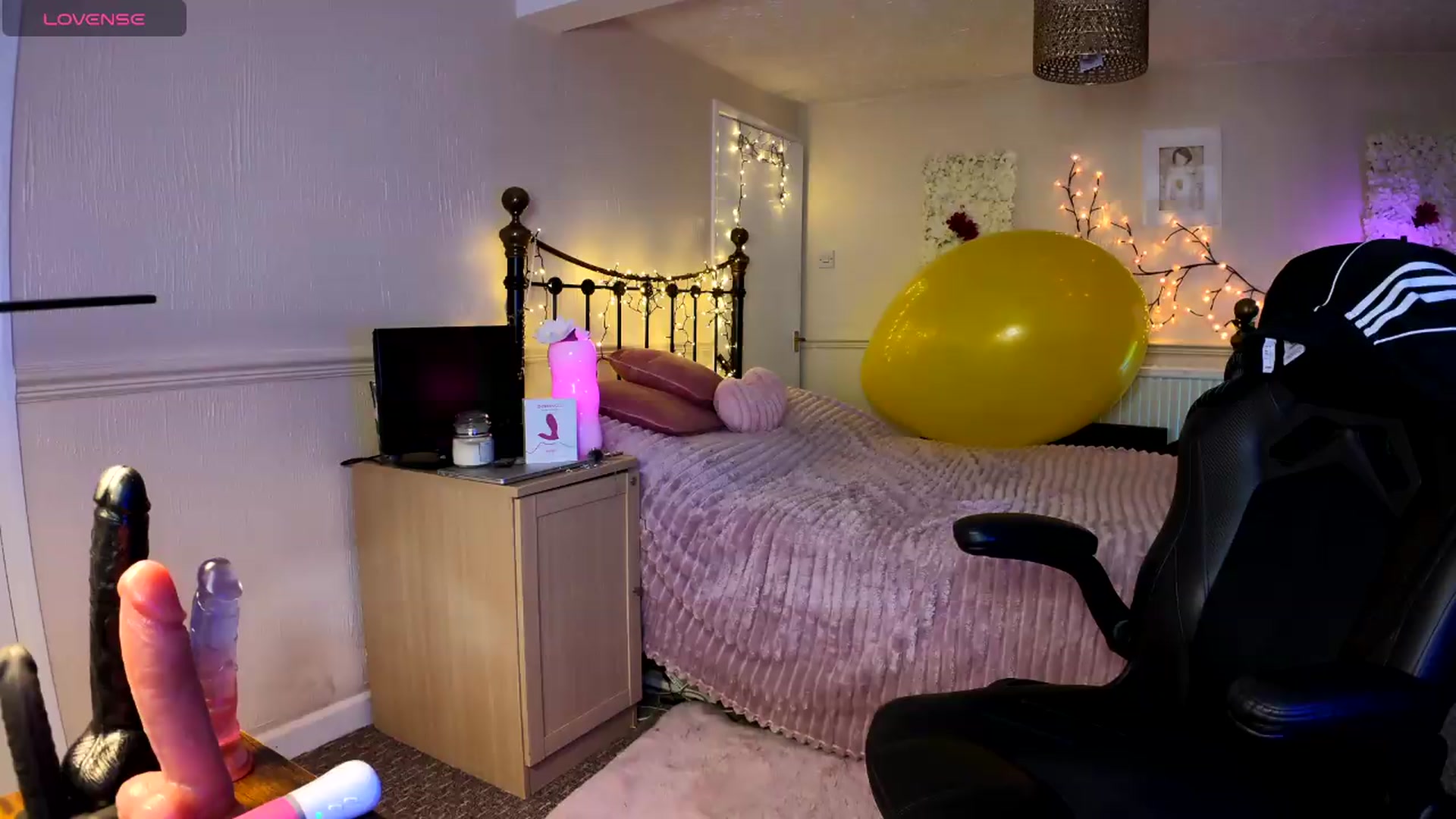 Gallery image thumbnail from Lavenderrzz's myfreecams stream on, 06/08/2026, 17:04 image 13 of 20