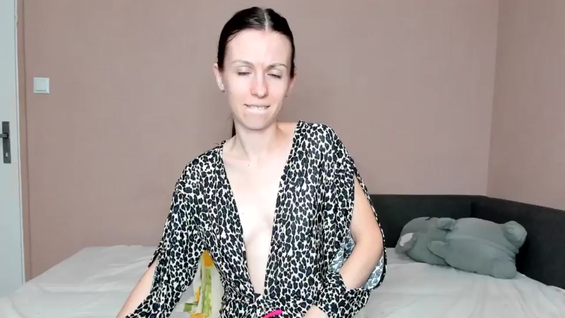 Gallery image thumbnail from Lavina_grey's myfreecams stream on, 09/09/2024, 14:11 image 1 of 20