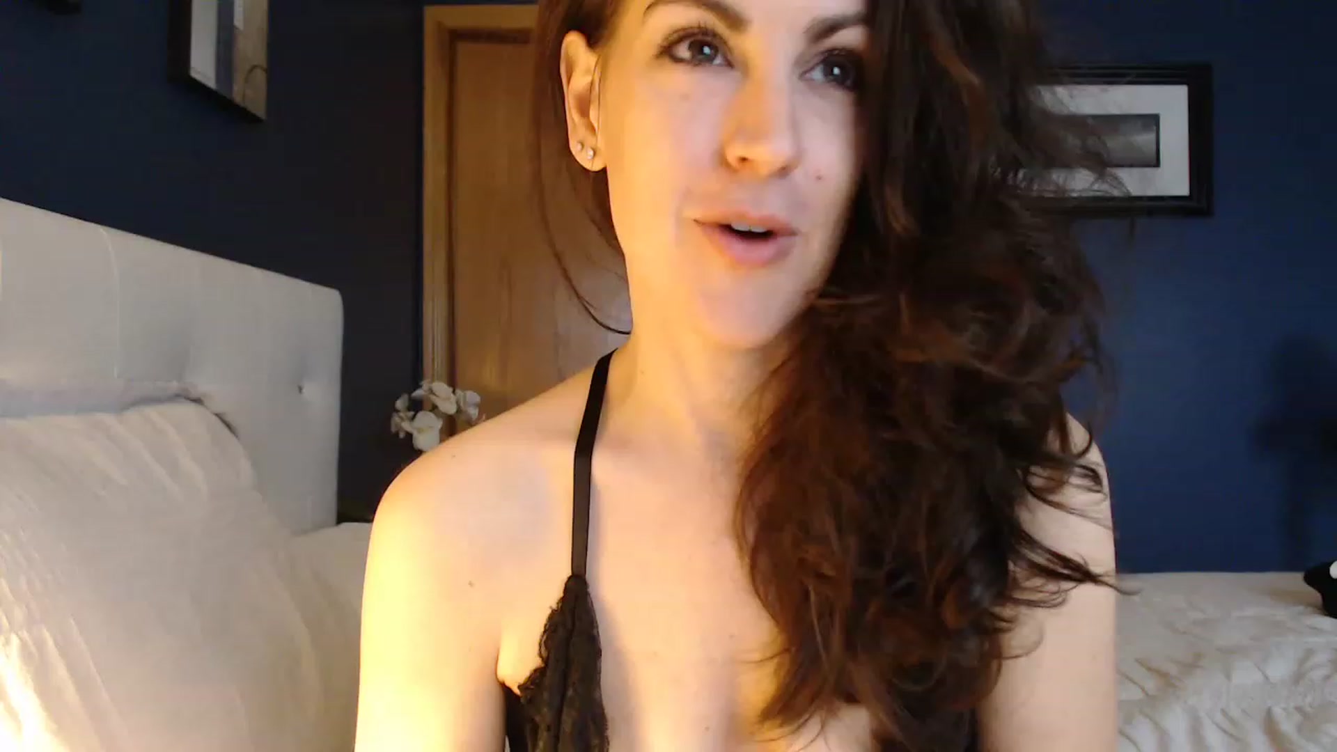 Gallery image thumbnail from LaylaAnn's myfreecams stream on, 12/11/2022, 15:46 image 7 of 20