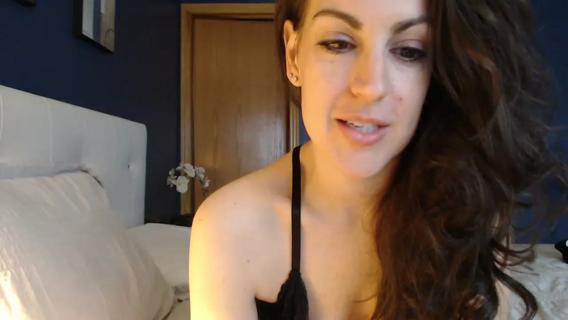 Gallery image thumbnail from LaylaAnn's myfreecams stream on, 12/11/2022, 15:46 image 12 of 20