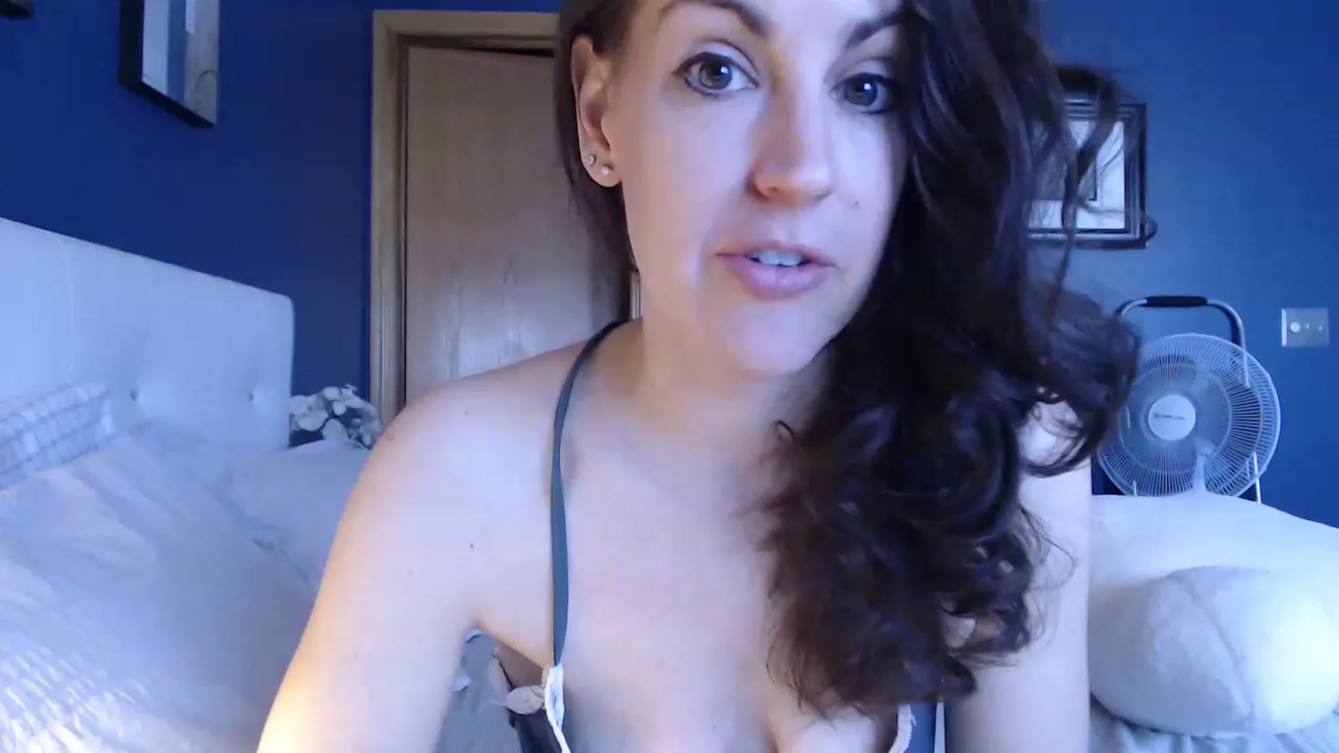 Gallery image thumbnail from LaylaAnn's myfreecams stream on, 03/19/2023, 14:40 image 15 of 20