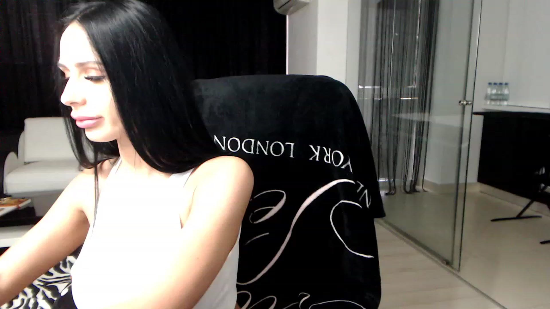Gallery image thumbnail from LaylaRad's myfreecams stream on, 01/09/2023, 11:05 image 9 of 20