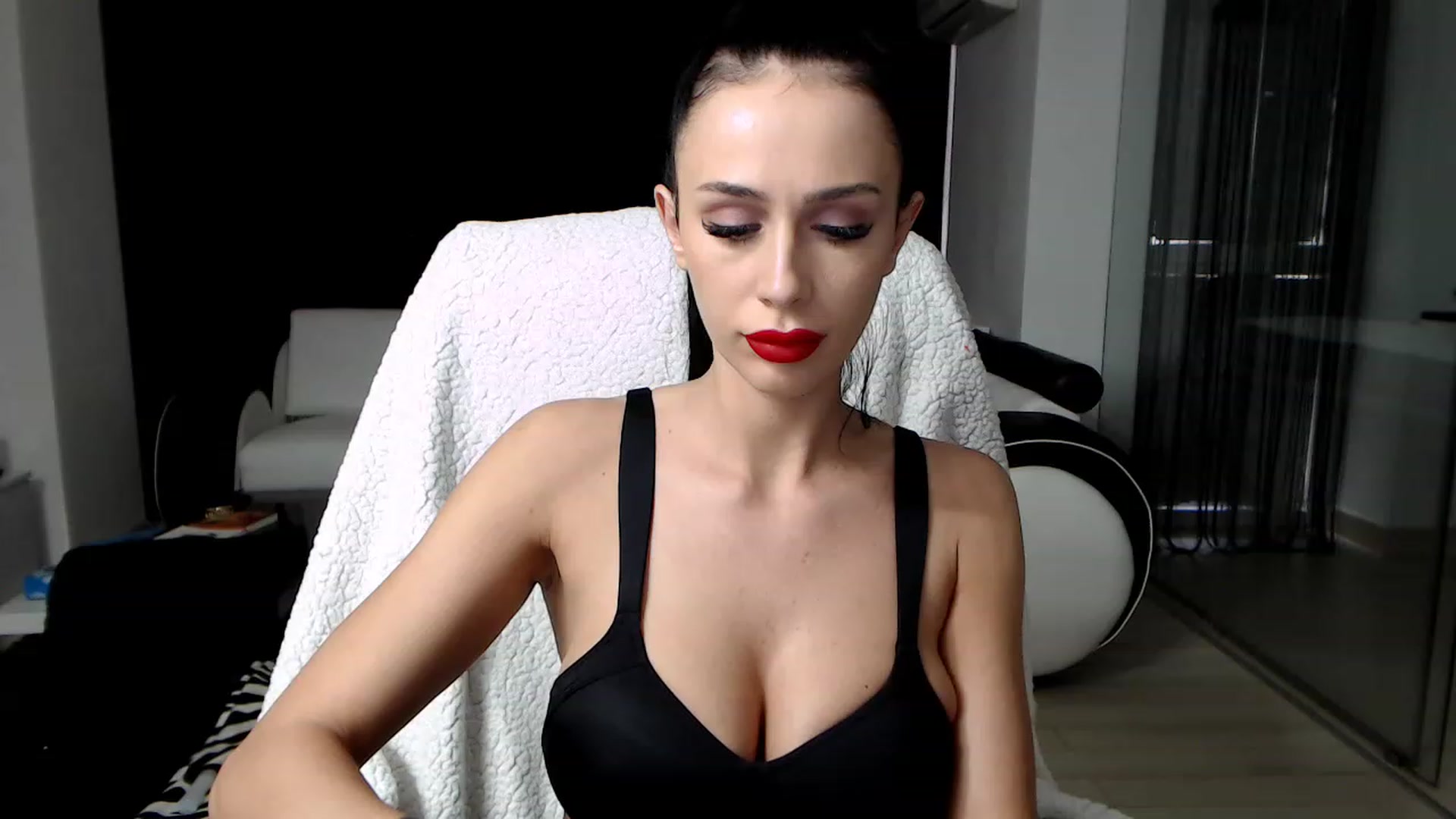 Gallery image thumbnail from LaylaRad's myfreecams stream on, 01/22/2023, 15:17 image 5 of 20