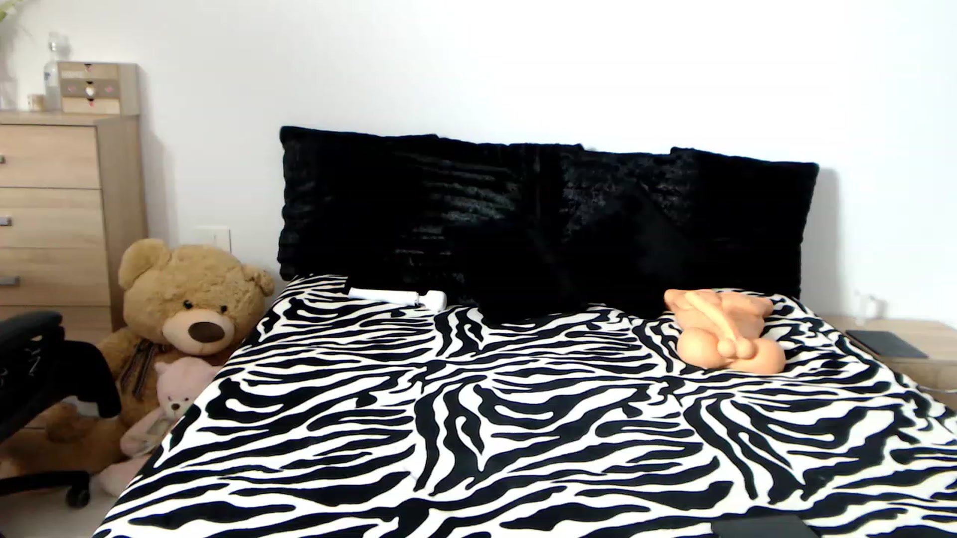 Gallery image thumbnail from LaylaRad's myfreecams stream on, 03/08/2023, 14:06 image 1 of 20
