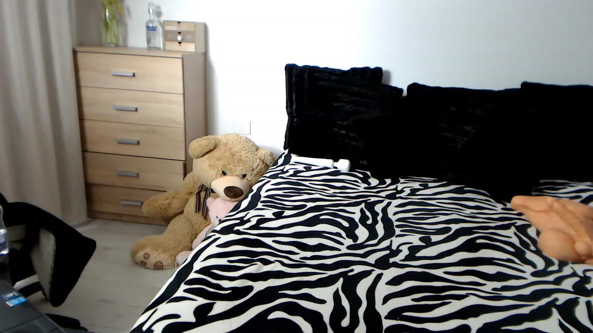 Gallery image thumbnail from LaylaRad's myfreecams stream on, 03/27/2023, 15:57 image 8 of 20