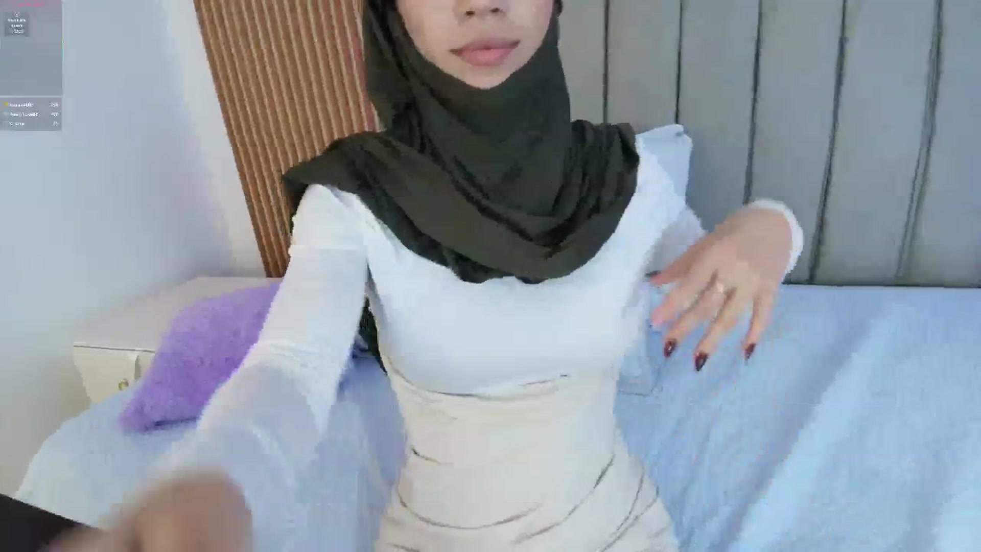 Gallery image thumbnail from Layla_boobies's myfreecams stream on, 01/18/2026, 24:33 image 8 of 20