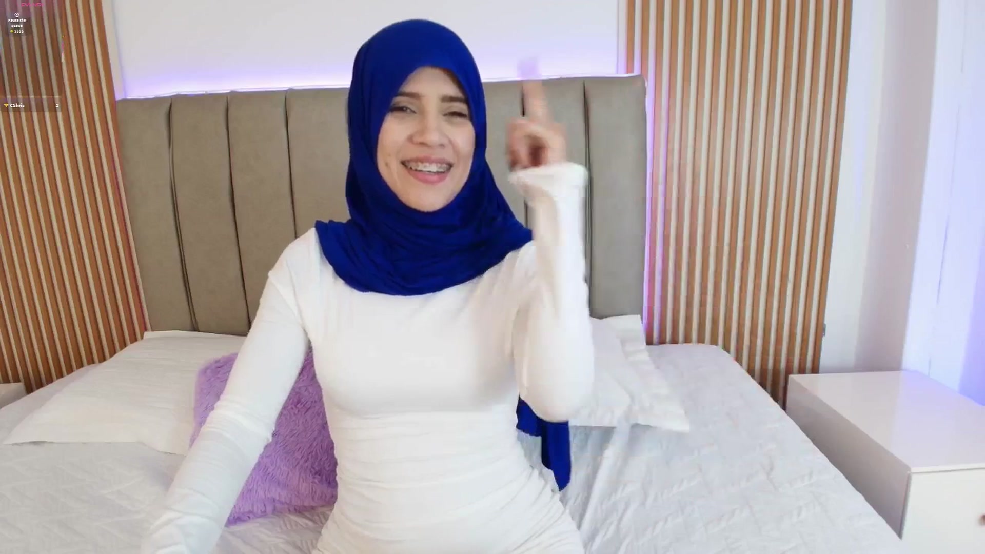 Gallery image thumbnail from Layla_boobies's myfreecams stream on, 01/21/2026, 21:06 image 18 of 20