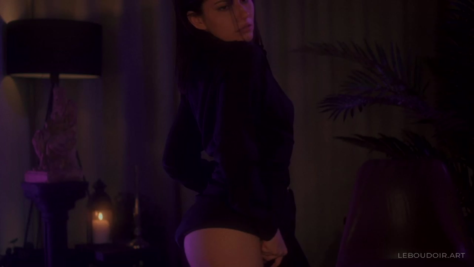 Gallery image thumbnail from LeBoudoir's myfreecams stream on, 08/04/2023, 07:17 image 5 of 20