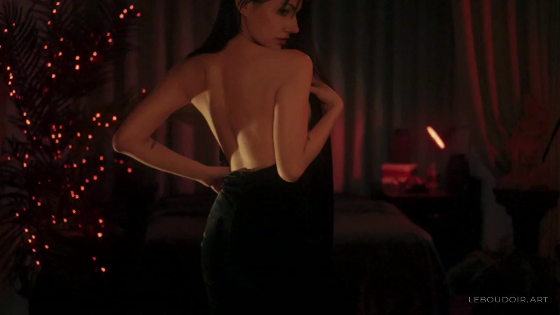 Gallery image thumbnail from LeBoudoir's myfreecams stream on, 12/24/2023, 08:29 image 11 of 20