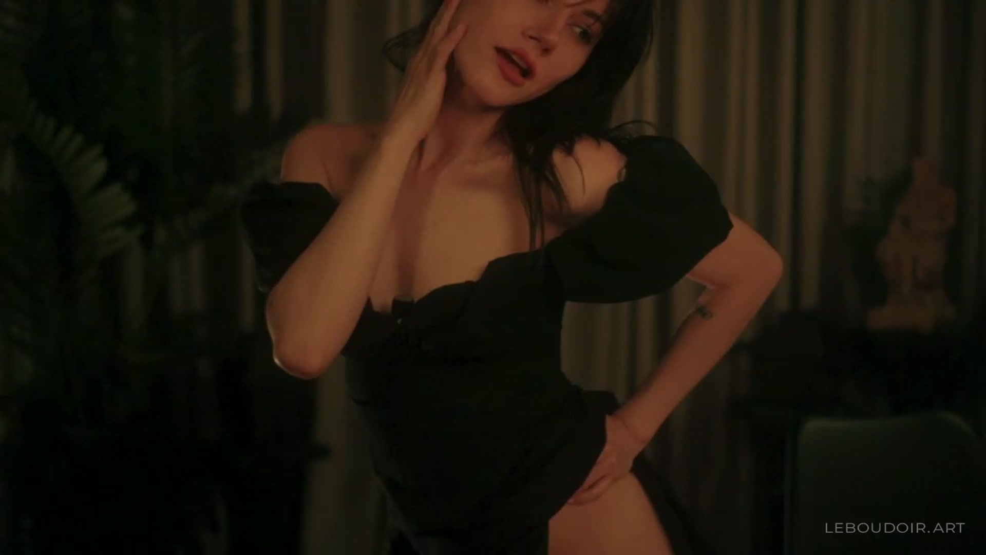 Gallery image thumbnail from LeBoudoir's myfreecams stream on, 12/30/2023, 04:55 image 7 of 20