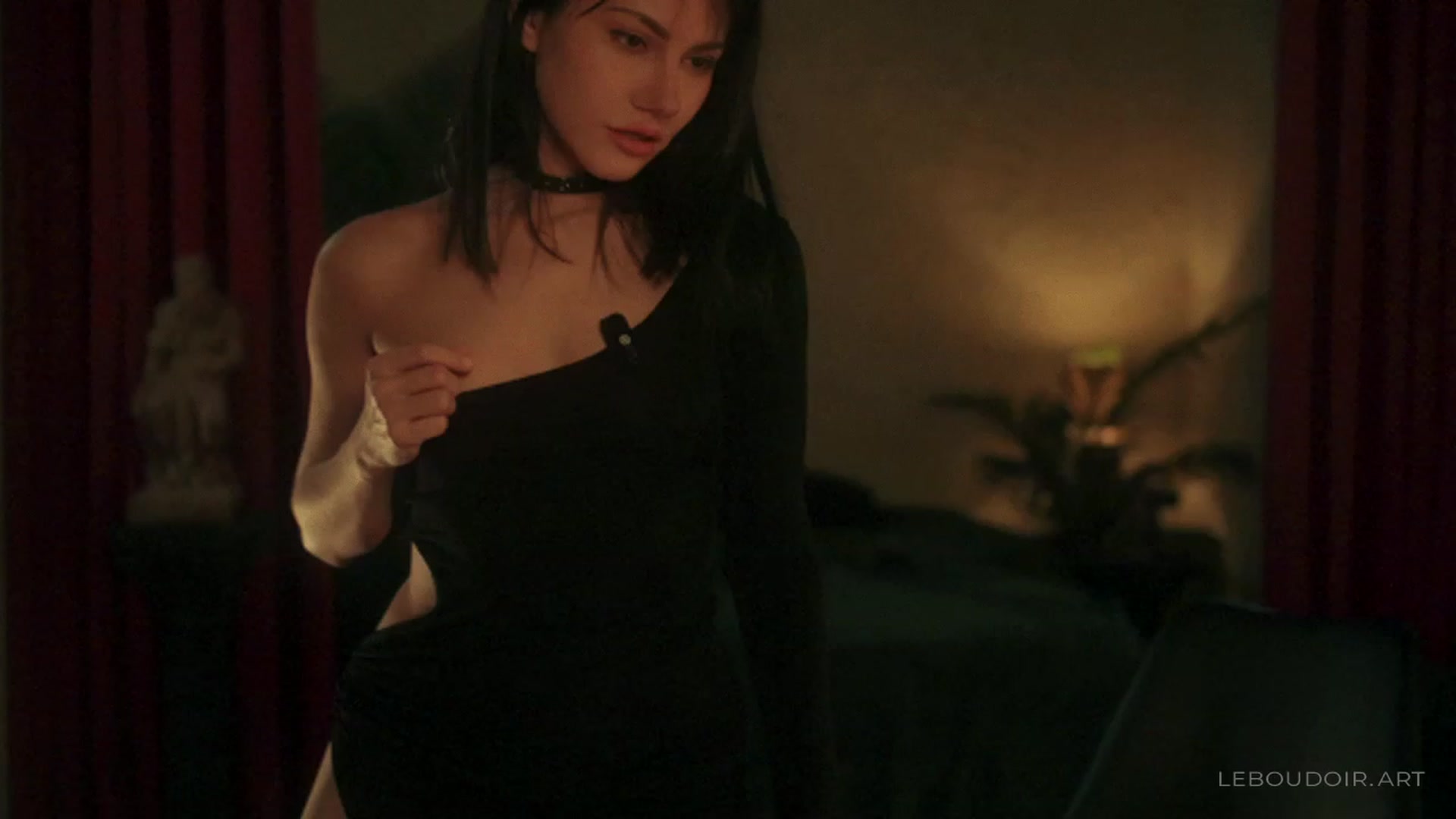 Gallery image thumbnail from LeBoudoir's myfreecams stream on, 12/31/2023, 06:47 image 6 of 20