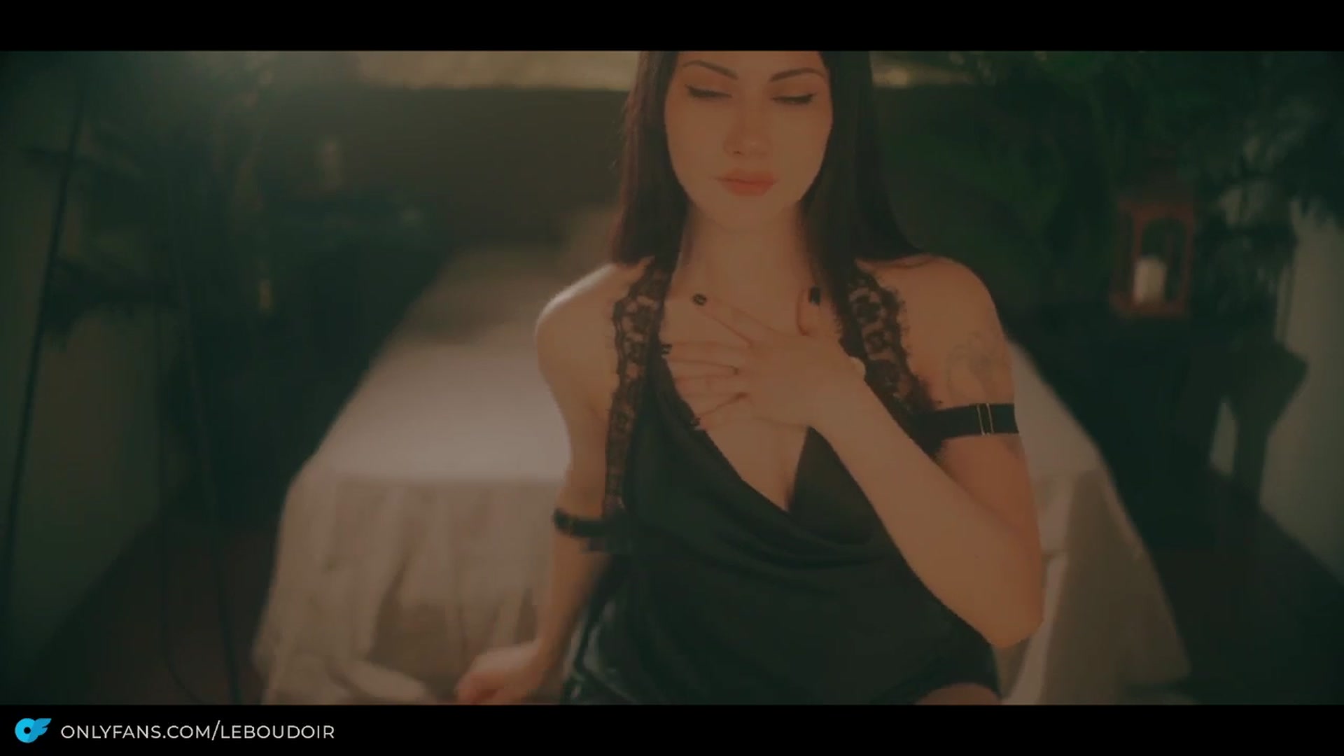 Gallery image thumbnail from LeBoudoir's myfreecams stream on, 04/17/2026, 06:51 image 4 of 20
