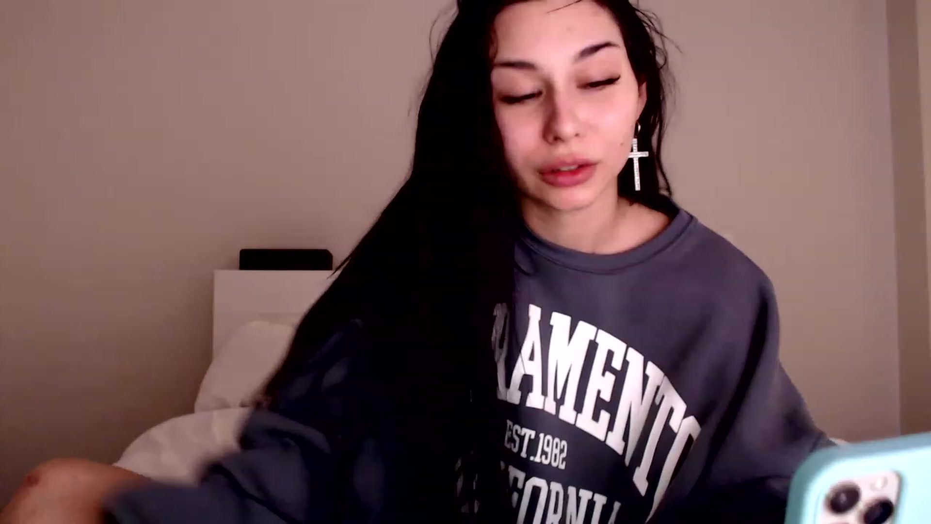 Gallery image thumbnail from LeValeriya's myfreecams stream on, 12/25/2022, 18:16 image 4 of 20