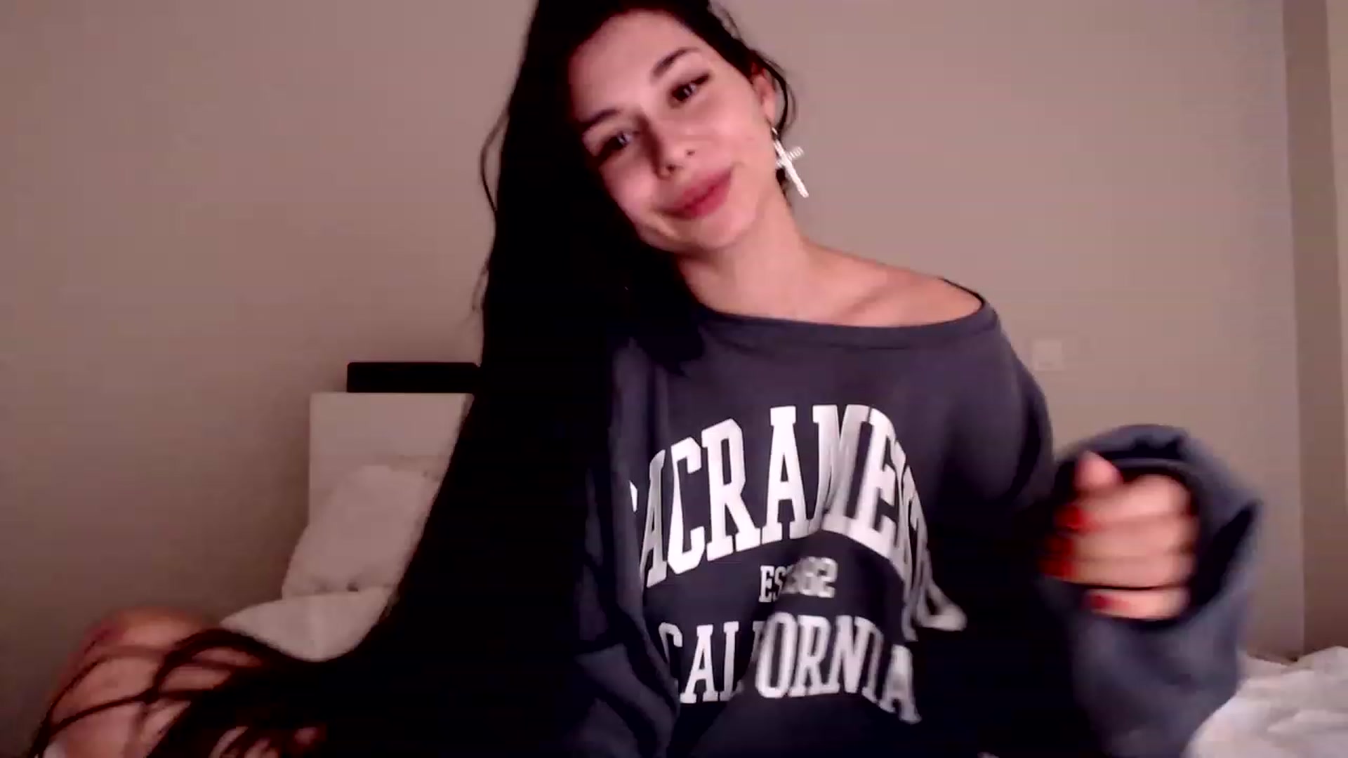 Gallery image thumbnail from LeValeriya's myfreecams stream on, 12/25/2022, 18:16 image 3 of 20