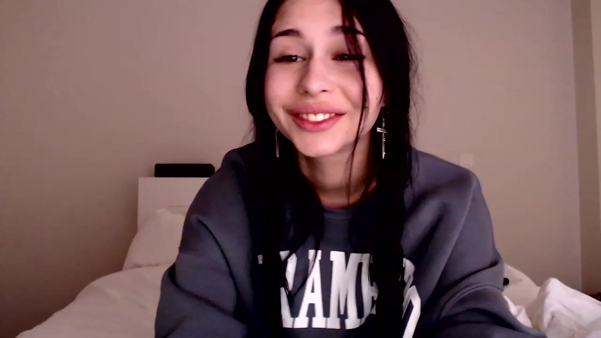 Gallery image thumbnail from LeValeriya's myfreecams stream on, 12/25/2022, 19:00 image 13 of 20