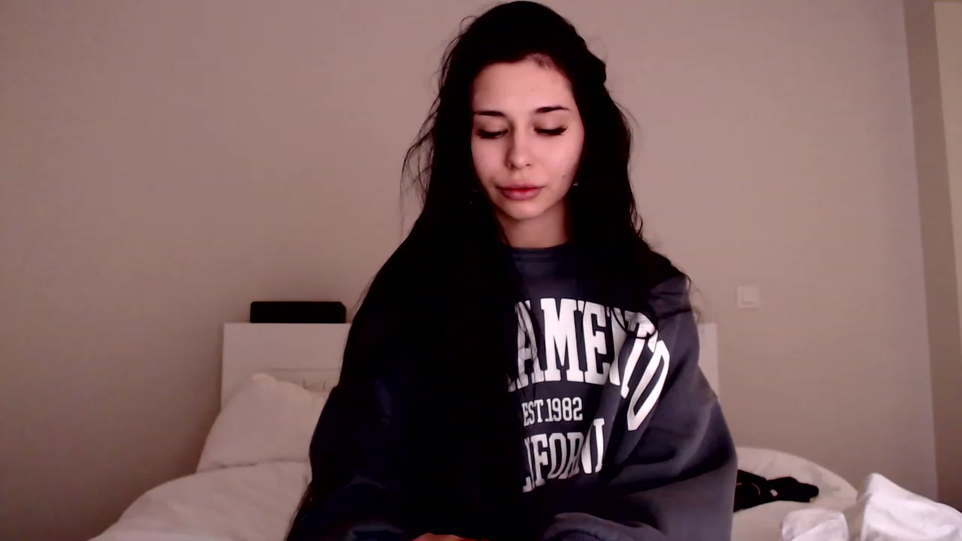 Gallery image thumbnail from LeValeriya's myfreecams stream on, 12/25/2022, 19:00 image 1 of 20