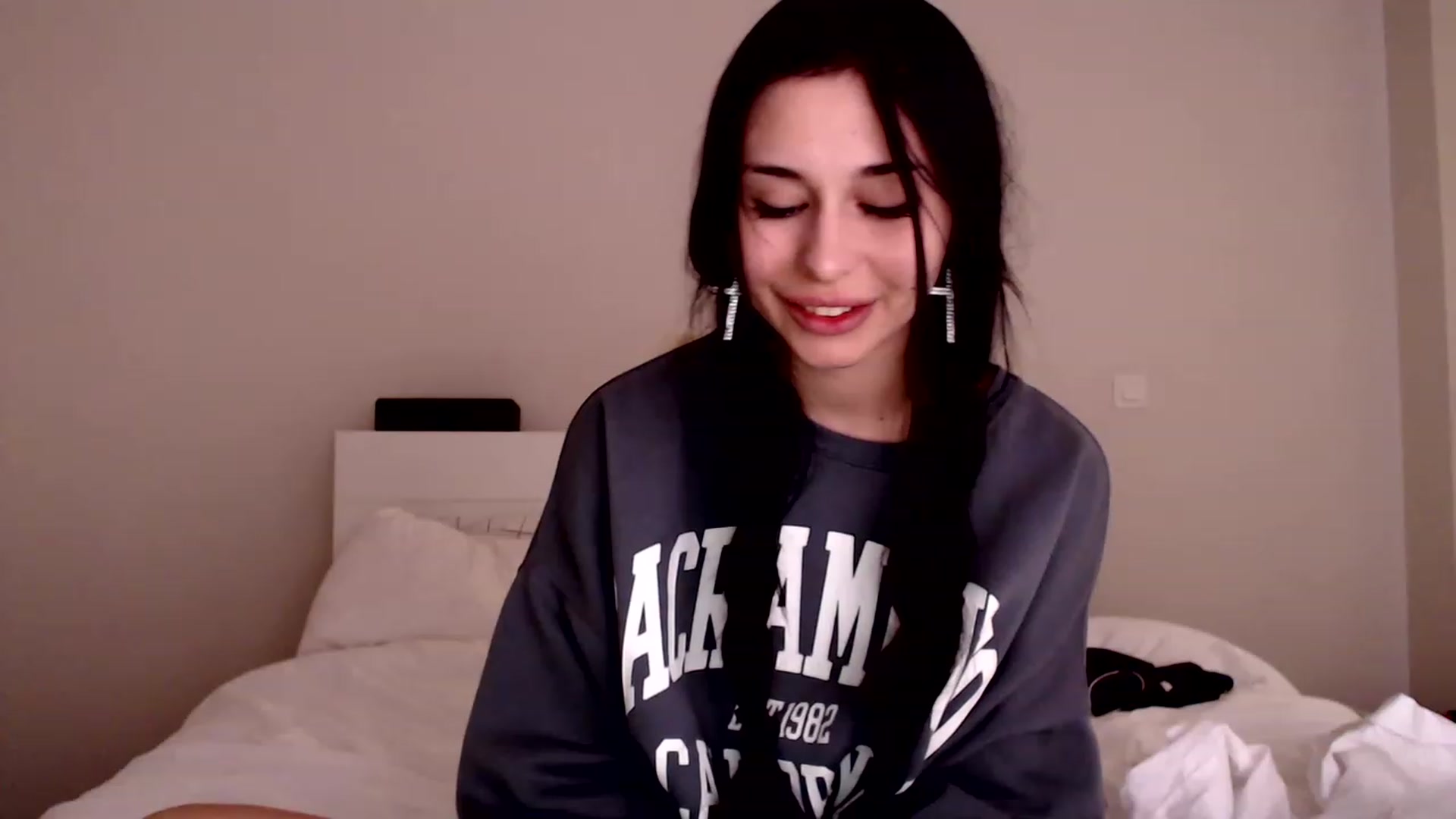 Gallery image thumbnail from LeValeriya's myfreecams stream on, 12/25/2022, 19:00 image 19 of 20