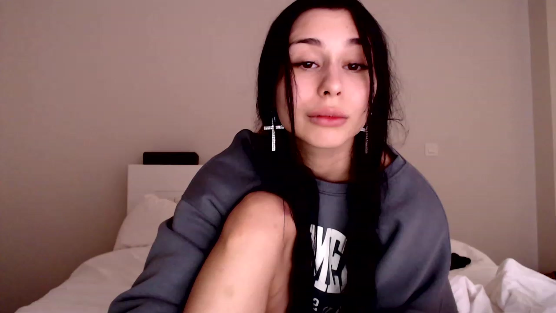 Gallery image thumbnail from LeValeriya's myfreecams stream on, 12/25/2022, 19:00 image 17 of 20