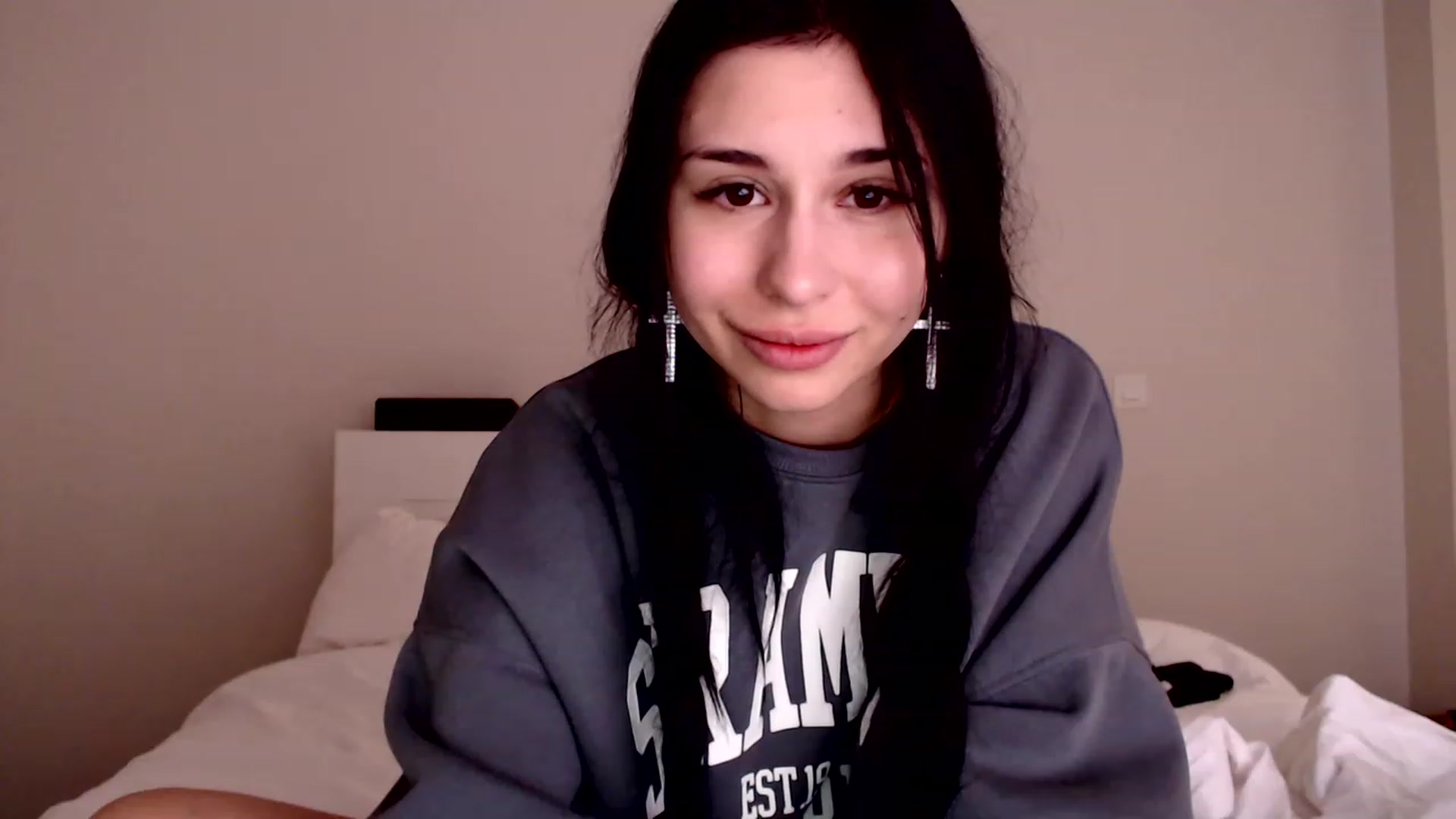 Gallery image thumbnail from LeValeriya's myfreecams stream on, 12/25/2022, 19:00 image 15 of 20