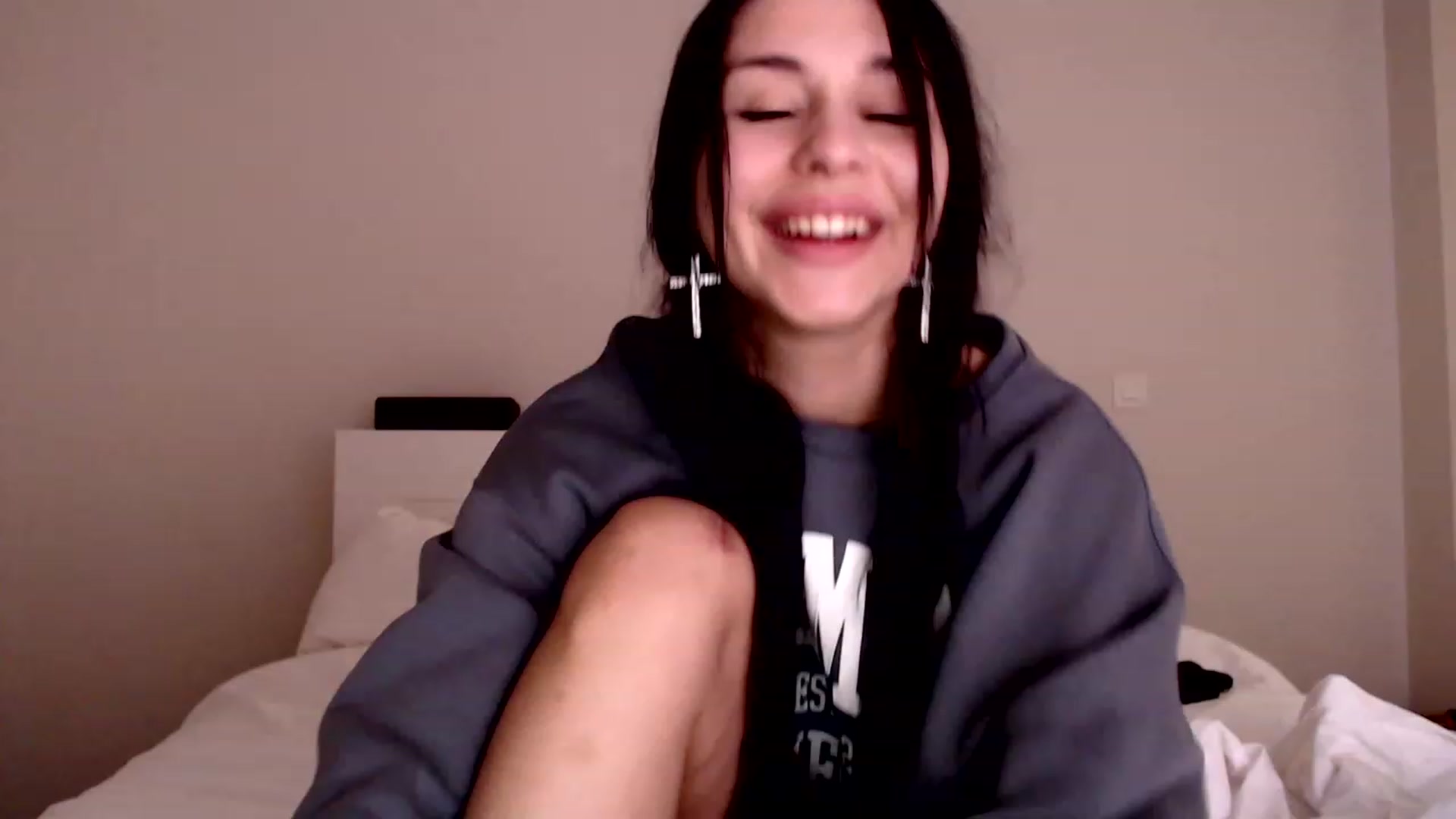 Gallery image thumbnail from LeValeriya's myfreecams stream on, 12/25/2022, 19:00 image 16 of 20