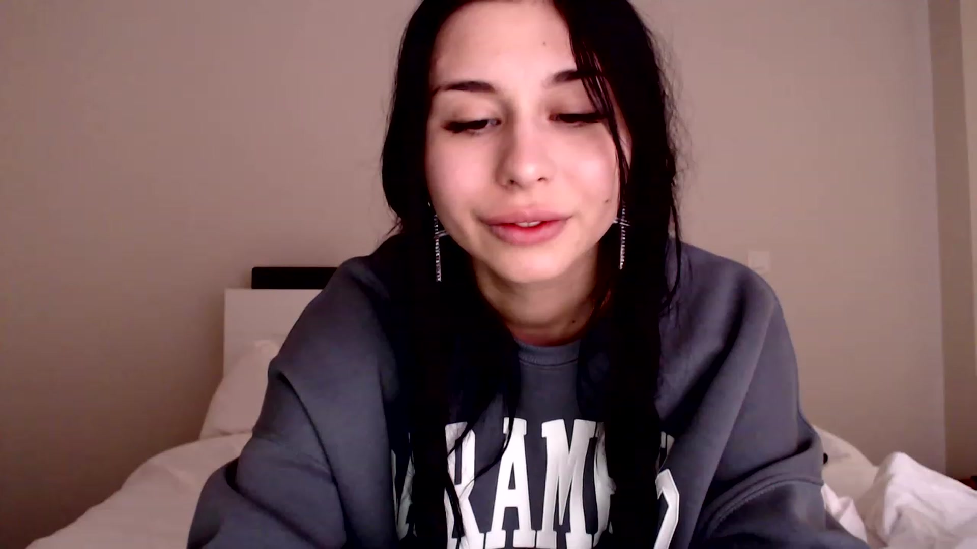 Gallery image thumbnail from LeValeriya's myfreecams stream on, 12/25/2022, 19:00 image 12 of 20