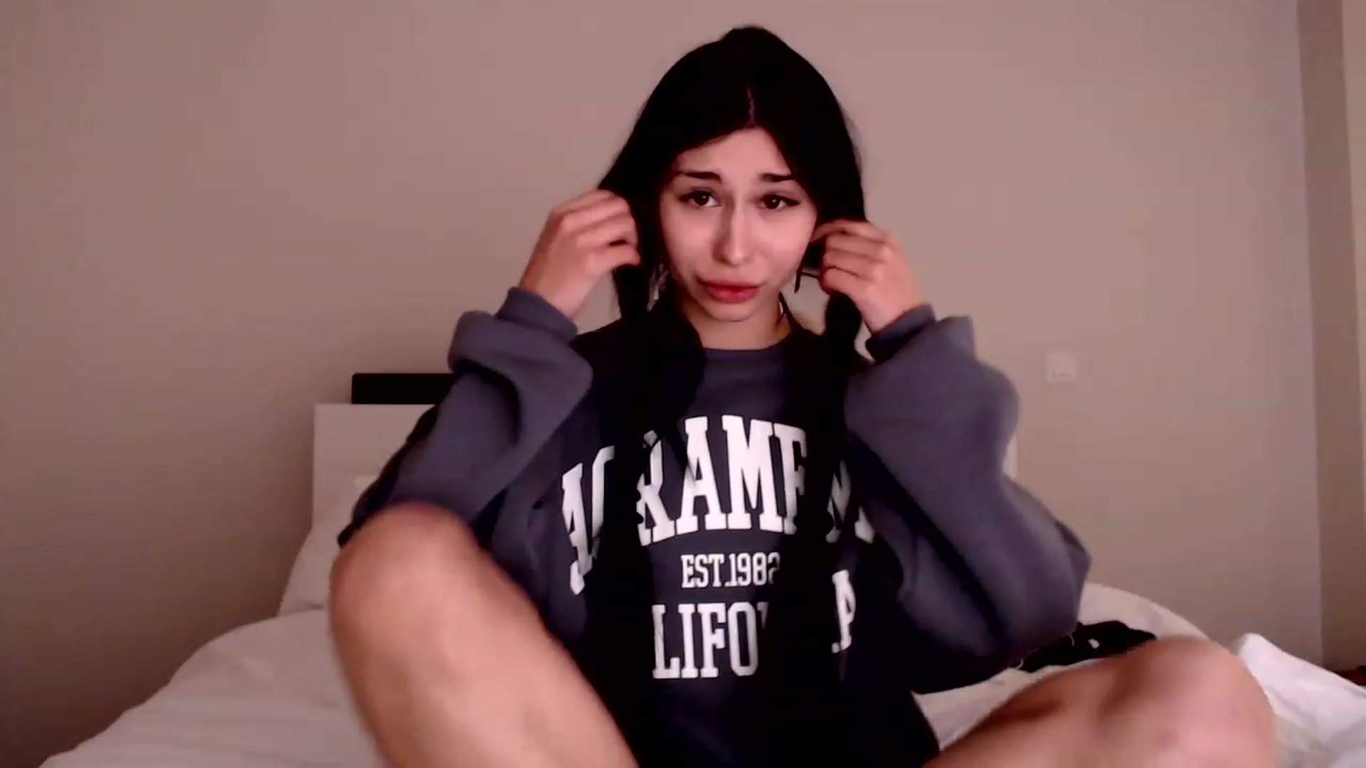 Gallery image thumbnail from LeValeriya's myfreecams stream on, 12/25/2022, 19:00 image 10 of 20