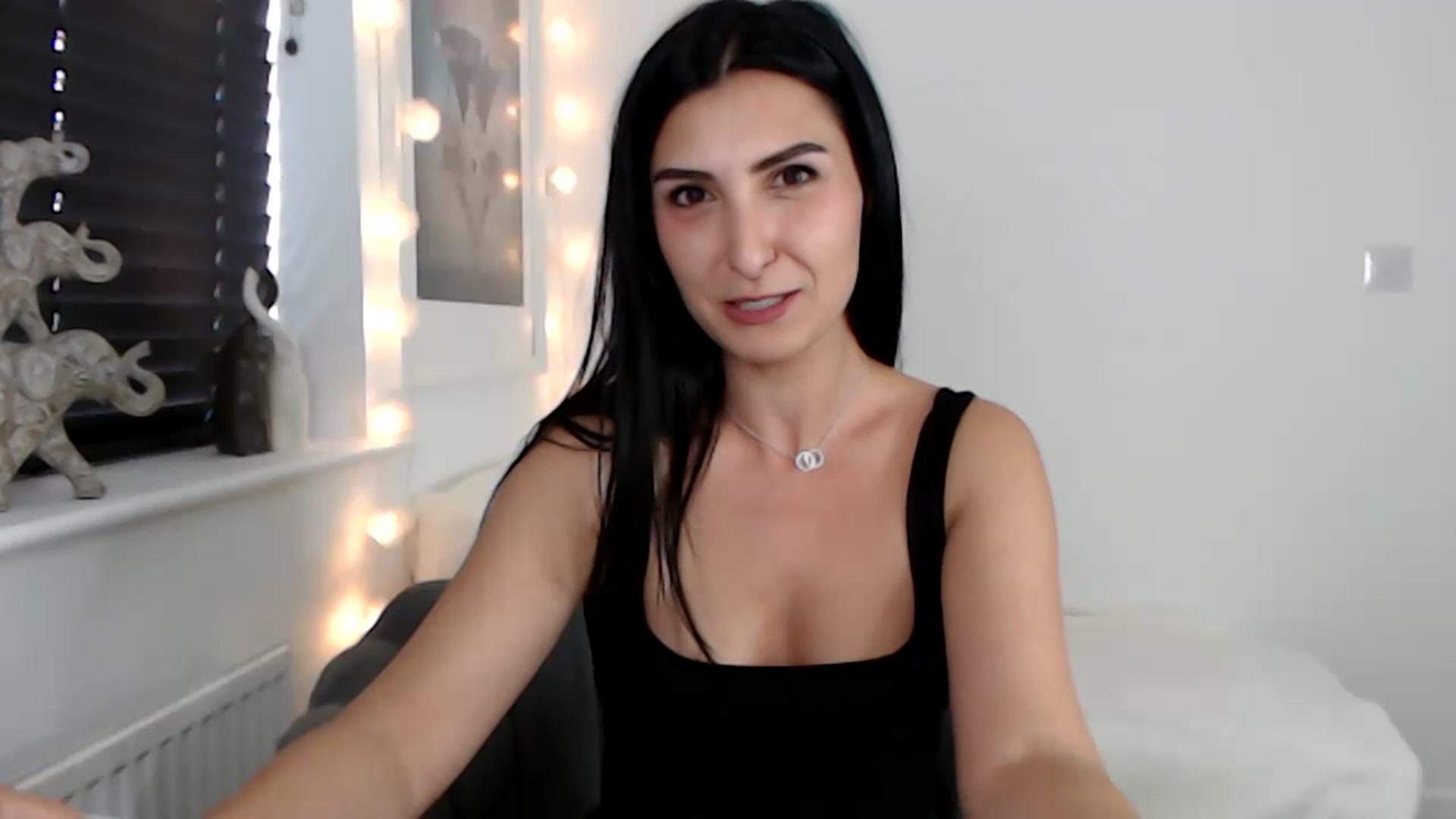 Gallery image thumbnail from LeaIson's myfreecams stream on, 07/03/2023, 13:43 image 13 of 20